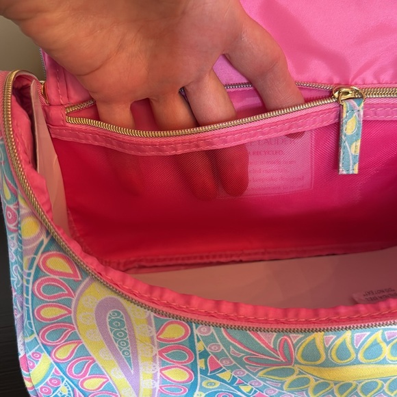 Estée Lauder Colorful Paisley Cosmetic Bag with Re-Nutriv Hand Crème - Picture 7 of 13